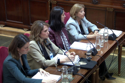 Les pèrites Maria del Carmen Tejera, Sara Izquierdo, Teresa Cecília Hernández i Mercedes Vega declarant al Suprem