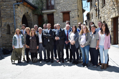 El presidente Quim Torra, ayer con los alcaldes y alcaldesas del Alt Urgell.