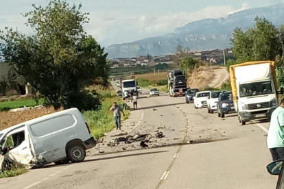 Uno de los vehículos implicados en una de las colisiones registradas ayer en la autovía en Lleida. 