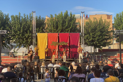 Las fiestas siguieron ayer en Agramunt, donde Doctor Prats consiguió llenar el campo de fútbol, con entradas agotadas hace días.