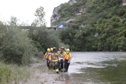 Los heridos fueron evacuados por el río. 