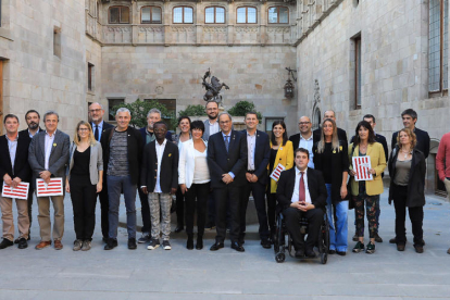 Els dirigents independentistes que van firmar el manifest es van reunir posteriorment a la Generalitat amb el president, Quim Torra.
