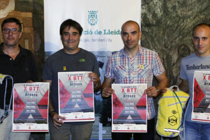 Organizadores y autoridades ayer durante la presentación de la prueba en la Diputación.