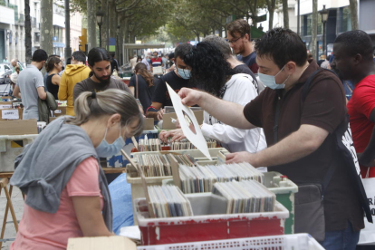 La venta de discos, elemento tradicional del Mercat.