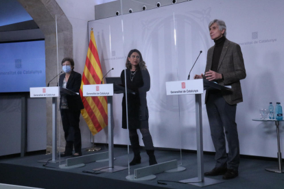 La secretària de Salut Pública, Carmen Cabezas, la portaveu del Govern, Patrícia Plaja, i el conseller de Salut, Josep Maria Argimon.