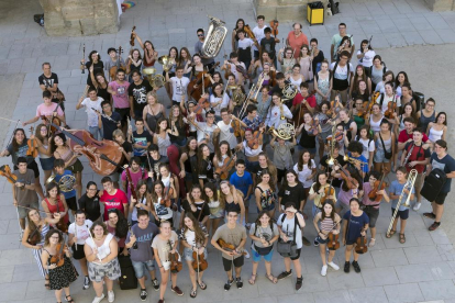 Una foto de família amb bona part dels alumnes de l’actual 39 curs de música.