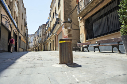 La pilona que está instalada en la calle Major de Cervera.