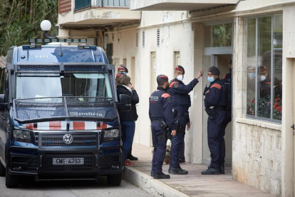 Los Mossos y la Policía Nacional detienen a cuatro hombres y desarticulan un grupo especializado en robar cajas fuertes