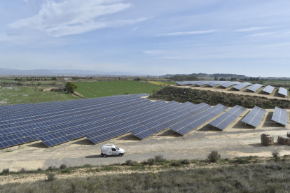 Panells solars instal·lats recentment al terme municipal d’Almacelles.
