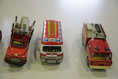 Los juguetes reproducen los vehículos de distintos países.