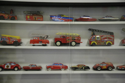 Los juguetes reproducen los vehículos de distintos países.