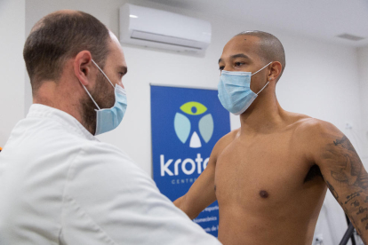 Kendal Manuel, llest per debutar - L’últim fitxatge de l’ICG Força Lleida, l’escorta nord-americà amb passaport moçambiquès Kendal Manuel, va passar ahir la revisió mèdica prèvia a la tramitació de la seua llicència federativa, amb  ...