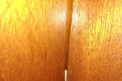 Imagen de archivo de marcadores en las puertas para robar en pisos