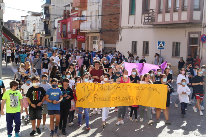Vecinos de Rosselló se manifestaron tras hacerse pública la agresión sexual. 