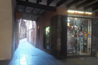Imagen de una de las calles del centro histórico de La Seu. 