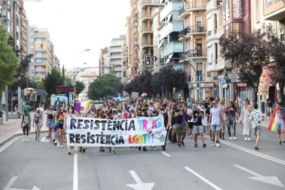 Personas trans y no binarias, encabezaron la manifestación organizada por Colors de Ponent.