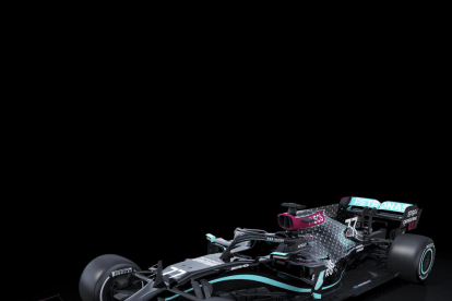 Aquest és el nou look que lluirà el monoplaça de Mercedes durant aquesta temporada.
