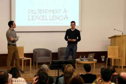 Xavier Estrada (centro) durante la conferencia que dio en las III Masterclass que organizó en enero. 