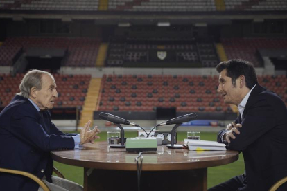 El popular periodista deportivo conversa con Carlos del Amor.