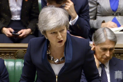 La primera ministra britànica, Theresa May, ahir a la intervenció al Parlament.