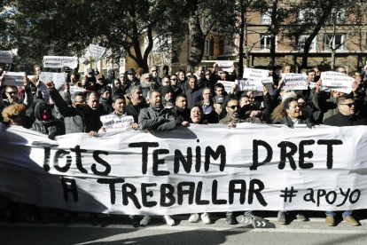 Protesta de trabajadores de VTC de Barcelona ante la conselleria de Territorio.