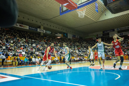 Marc Gasol va acabar sent el millor en un pavelló de Fontajau que va presentar una gran entrada.