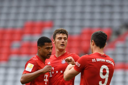 Jugadors del Bayern celebren un dels cinc gols que van marcar ahir davant del Fortuna.