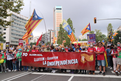 L’expresident Carles Puigdemont ahir al sortir de l’avió que el va portar des de Brussel·les fins a l’Alguer.