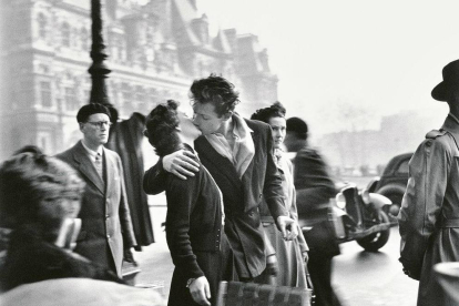 La icónica imagen ‘El Beso’, de Robert Doisneau, un fotógrafo especializado en lo cotidiano.