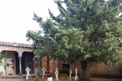 El cementiri del nucli de Suterranya, a Tremp.