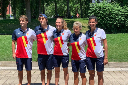 Los integrantes del equipo español a su llegada a Oshu.