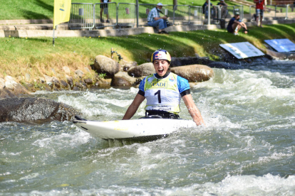 La cantera del Cadí celebra las medallas de sus compañeros.