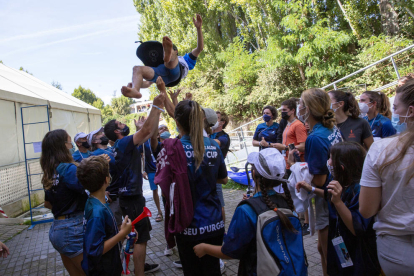 El planter del Cadí celebra les medalles dels seus companys.