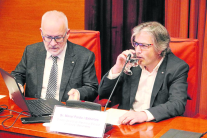 Manel Pardo, a la dreta, ahir al Parlament.