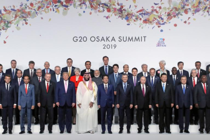 Foto de família dels líders dels països que van participar en la cimera del G20 a Osaka.