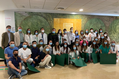 Foto de familia de los residentes que este año han acabado su formación en Lleida.