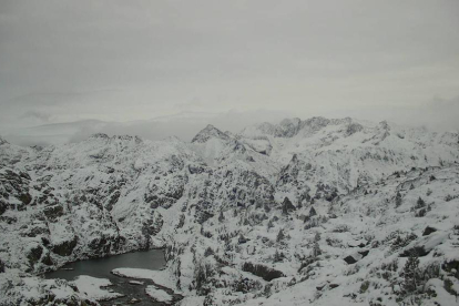 El paisaje invernal que la nieve dejó ayer en Certascan, en el Pallars Sobirà. 