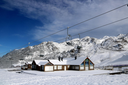 El paisatge hivernal que la neu va deixar ahir a Certascan, al Pallars Sobirà.