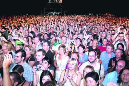 Més de 7.000 persones no es van perdre la gira de Serrat i Sabina, el setembre del 2007 a Gardeny.