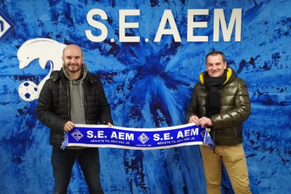 Jordi Ferrón i Carlos Sisteré, ahir durant la presentació del director esportiu.