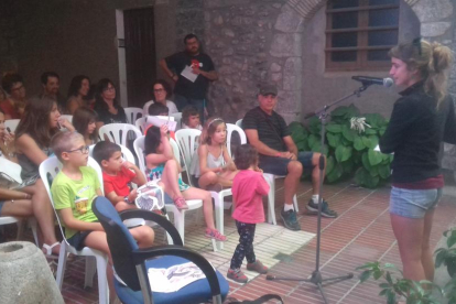 Una de las primeras actividades y presentaciones de libros para los más pequeños, ayer en Organyà.