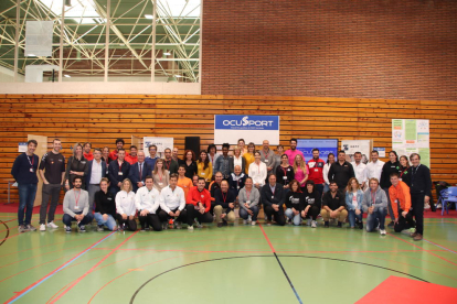 Foto de familia de expositores, ponentes y personal docente del Inefc que participaron en la feria Ocusport.