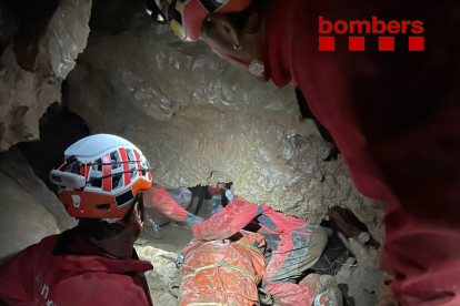 Rescatat al quedar atrapat en una cova a la Cerdanya