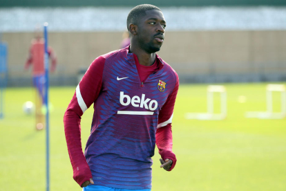 Ousmane Dembélé durant la sessió d’entrenament del Barça a la Ciutat Esportiva.