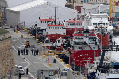 L’embarcació va arribar a port amb 108 migrants a bord.