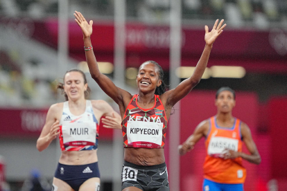 La nord-americana Allyson Felix després de fer bronze en els 400, la seua desena medalla en uns Jocs Olímpics.