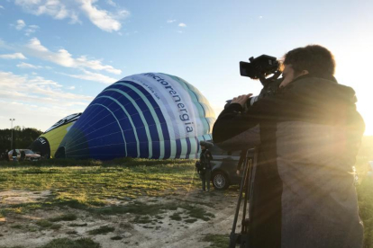 Un momento del rodaje de ‘Globus sonda’ en el Empordà.