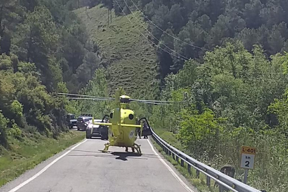 El helicóptero del Servei d’Emergències Mèdiques (SEM) que trasladó a la víctima al hospital leridano. 