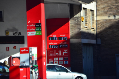 Imatge d’una gasolinera de Lleida a començaments de març.
