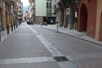El carrer Major de la Seu, on es preveu retirar les llambordes.